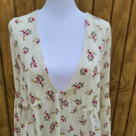 Altar'd State Floral VNeck Bell Sleeve Top NWT - Picture 2 of 10